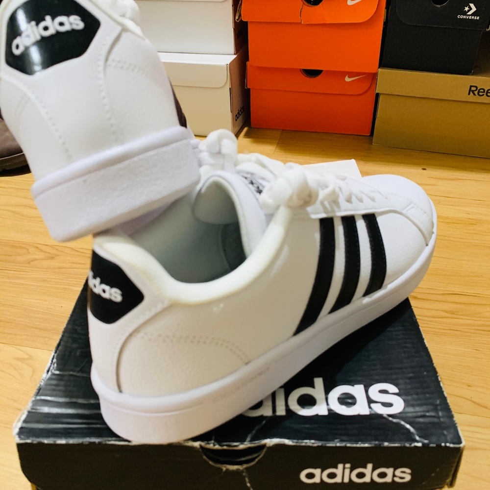 Adidas (W) - Picture 2 of 3